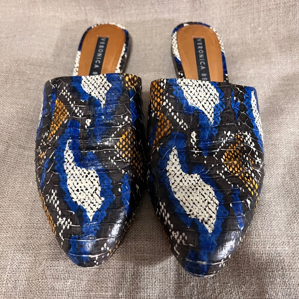 Veronica Beard "Geri"
Snakeskin Embossed Leather Pointed Toe Flat Mule Slides